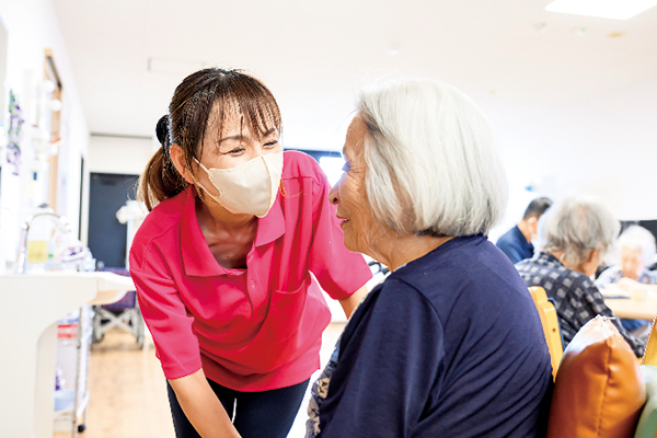 生活介助をする様子