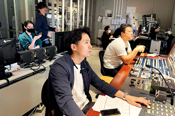 進行指示をする様子