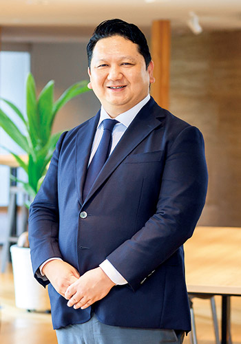 鶴山 雄一社長の写真