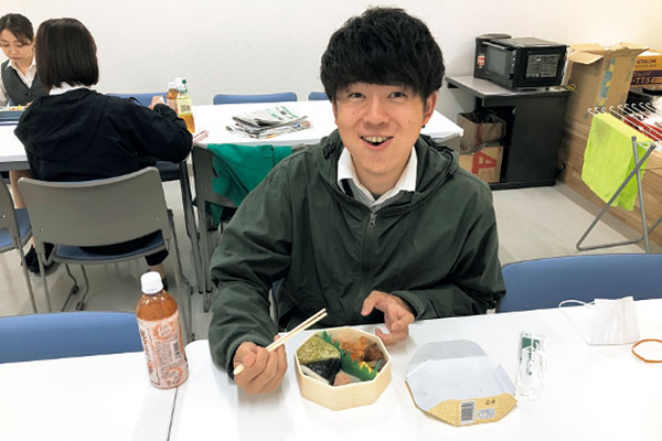 昼食の様子