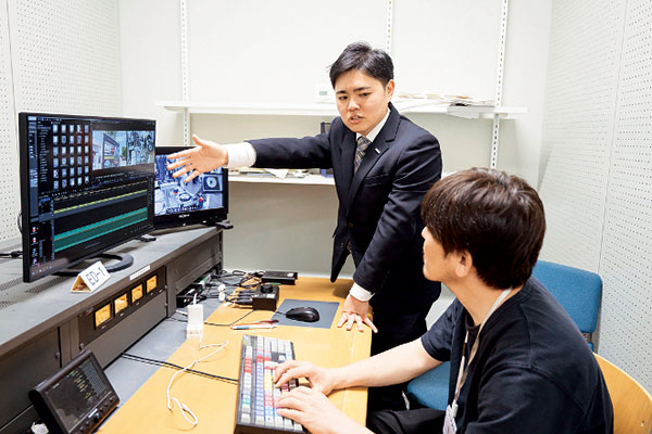 映像編集をする様子