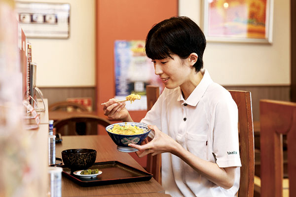メールをする様子
